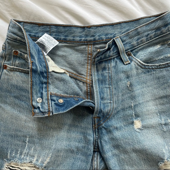 Levi’s Denim Shorts - Picture 3 of 4